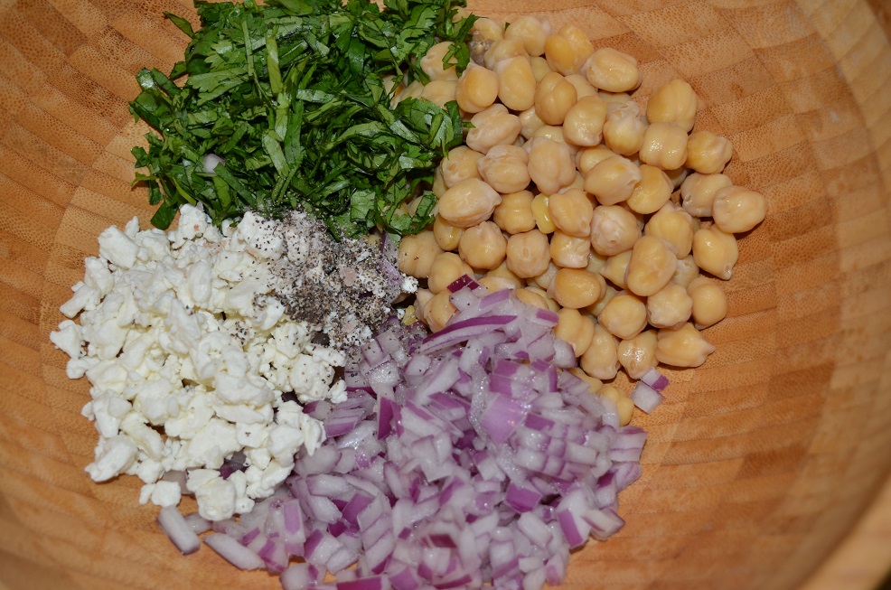 Ingredientes ensalada de garbanzo en bowl
