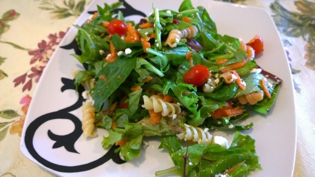 Ensalada de pasta tricolor