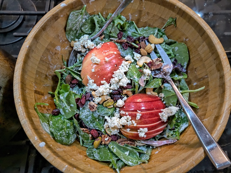 Ensalada con aderezo de queso azul