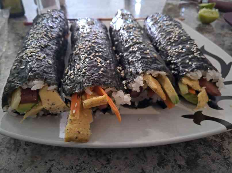 Kimbap de Spam – Con algunos ingredientes mexicanos